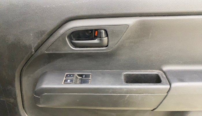 2022 Maruti New Wagon-R LXI CNG 1.0, CNG, Manual, 48,831 km, Driver Side Door Panels Control