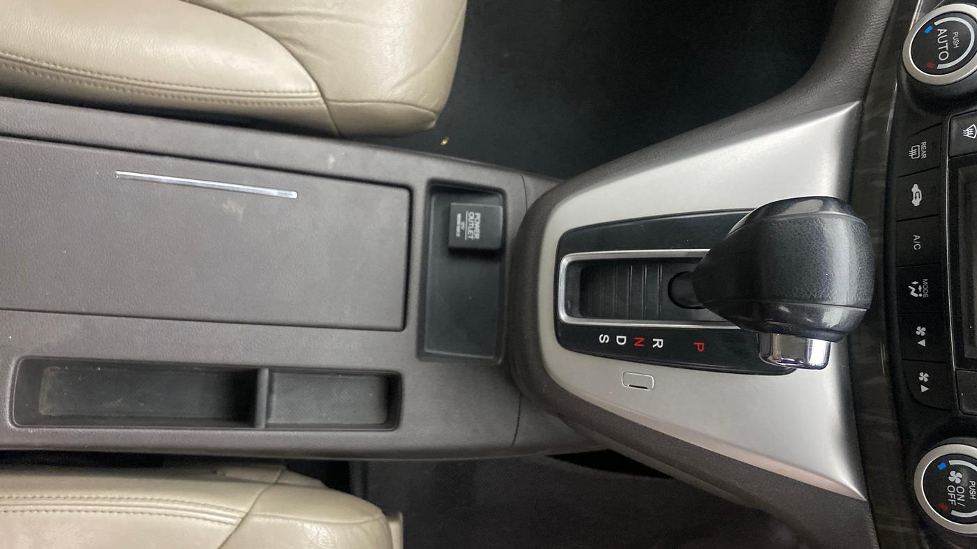 2015 Honda CRV 2.4L 4WD AVN AT, Petrol, Automatic, 1,38,424 km, Gear Lever