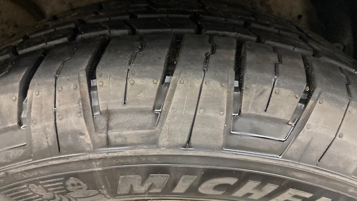 2015 Honda CRV 2.4L 4WD AVN AT, Petrol, Automatic, 1,38,424 km, Right Front Tyre Tread