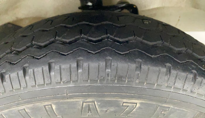 2019 Maruti Eeco 5 STR WITH A/C+HTR, Petrol, Manual, 15,712 km, Right Front Tyre Tread