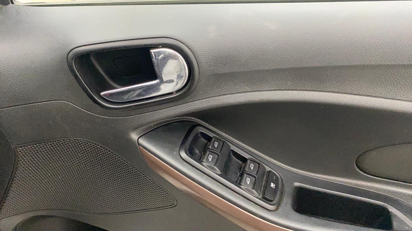 2018 Ford FREESTYLE TITANIUM 1.5 DIESEL, Diesel, Manual, 1,09,173 km, Driver Side Door Panels Control
