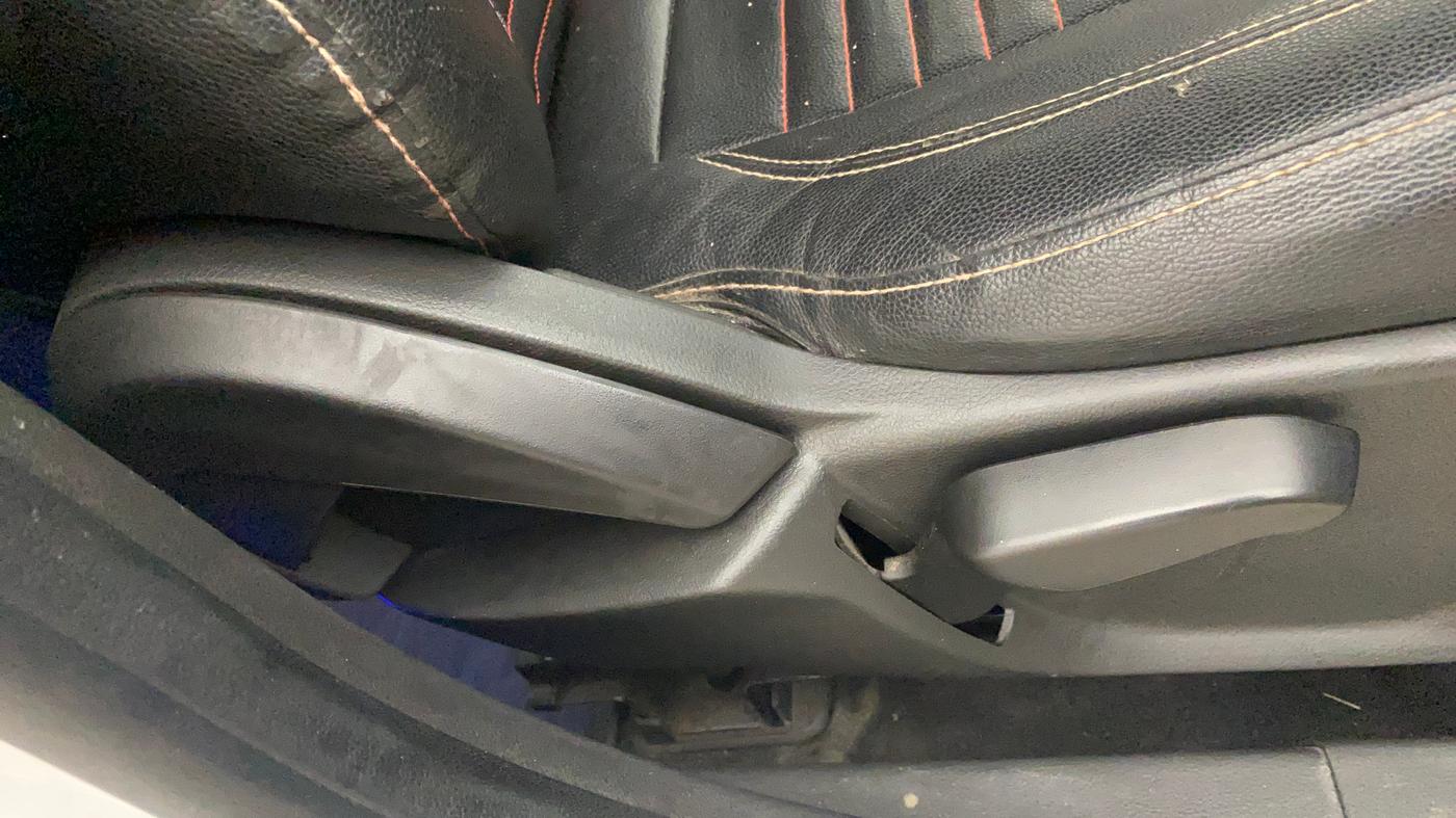 2018 Ford FREESTYLE TITANIUM 1.5 DIESEL, Diesel, Manual, 1,09,173 km, Driver Side Adjustment Panel