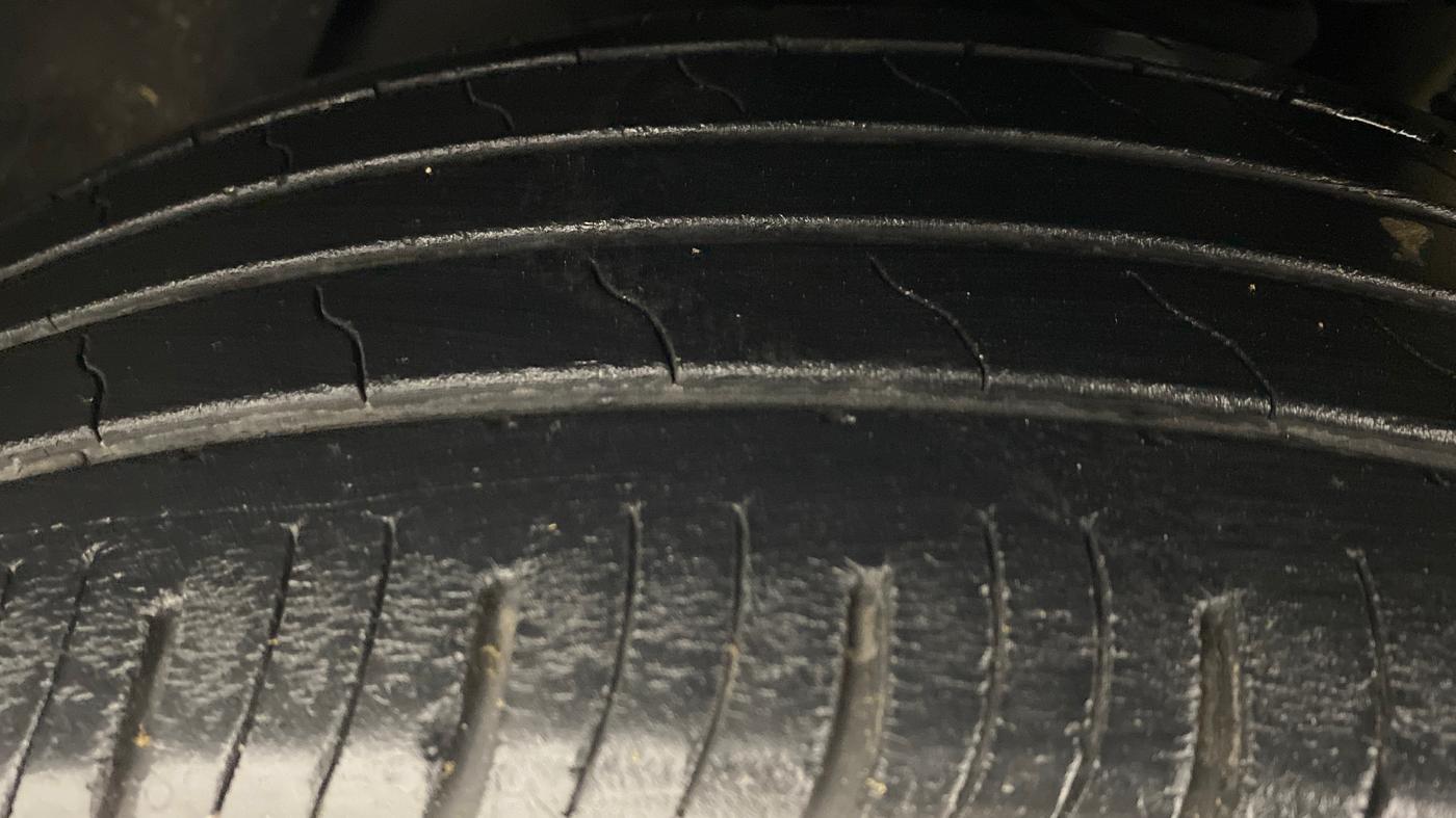 2018 Mahindra MARAZZO M6 8 STR, Diesel, Manual, 37,464 km, Left Front Tyre Tread