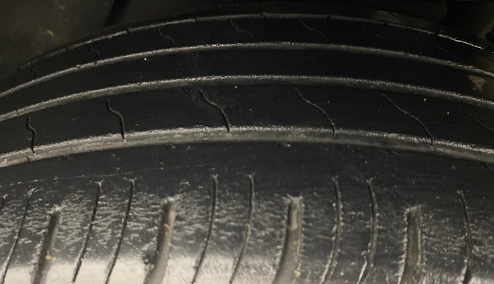 2018 Mahindra MARAZZO M6 8 STR, Diesel, Manual, 37,464 km, Left Front Tyre Tread