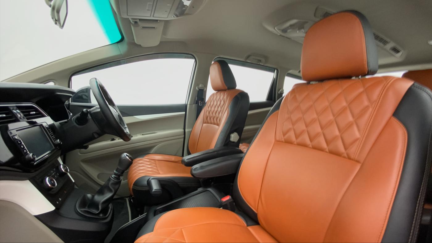 2018 Mahindra MARAZZO M6 8 STR, Diesel, Manual, 37,464 km, Right Side Front Door Cabin