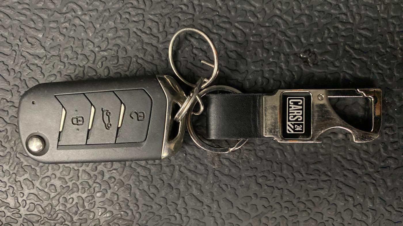 2018 Mahindra MARAZZO M6 8 STR, Diesel, Manual, 37,464 km, Key Close Up