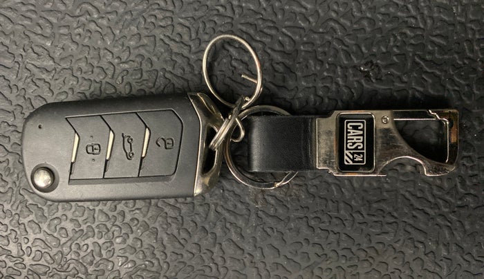 2018 Mahindra MARAZZO M6 8 STR, Diesel, Manual, 37,464 km, Key Close Up