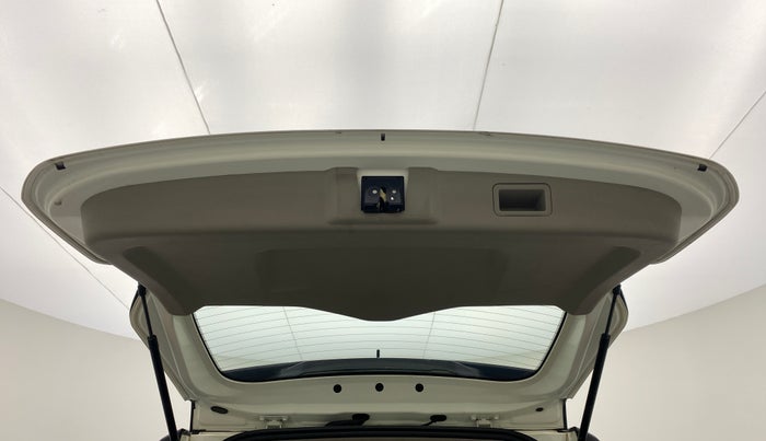 2018 Mahindra MARAZZO M6 8 STR, Diesel, Manual, 37,464 km, Boot Door Open