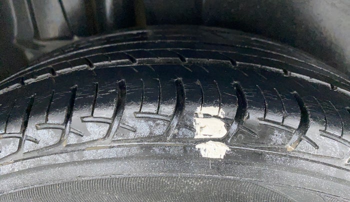 2015 Maruti Ertiga VXI, Petrol, Manual, 65,450 km, Right Rear Tyre Tread