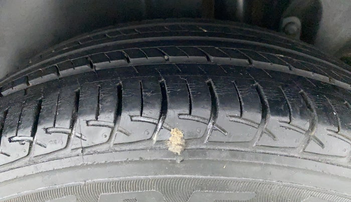 2015 Maruti Ertiga VXI, Petrol, Manual, 65,450 km, Left Rear Tyre Tread