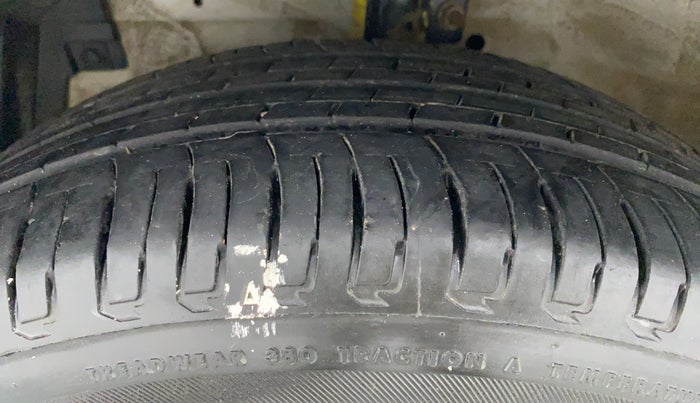 2015 Maruti Ertiga VXI, Petrol, Manual, 65,450 km, Left Front Tyre Tread