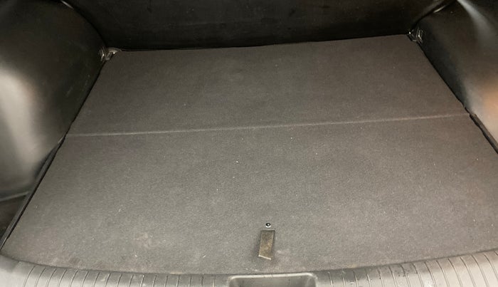 2017 Hyundai Creta SX PLUS 1.6 PETROL, Petrol, Manual, 97,987 km, Boot Inside