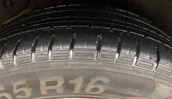 2017 Hyundai Creta SX PLUS 1.6 PETROL, Petrol, Manual, 97,987 km, Right Rear Tyre Tread