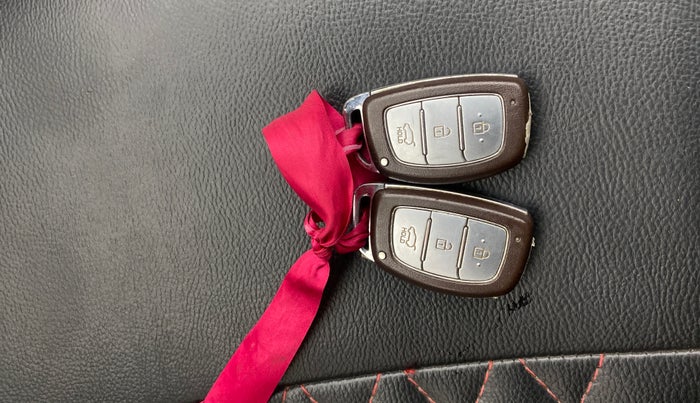 2017 Hyundai Creta SX PLUS 1.6 PETROL, Petrol, Manual, 97,987 km, Key Close Up