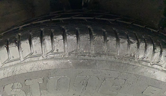 2010 Hyundai i10 MAGNA 1.2, Petrol, Manual, 24,908 km, Right Front Tyre Tread