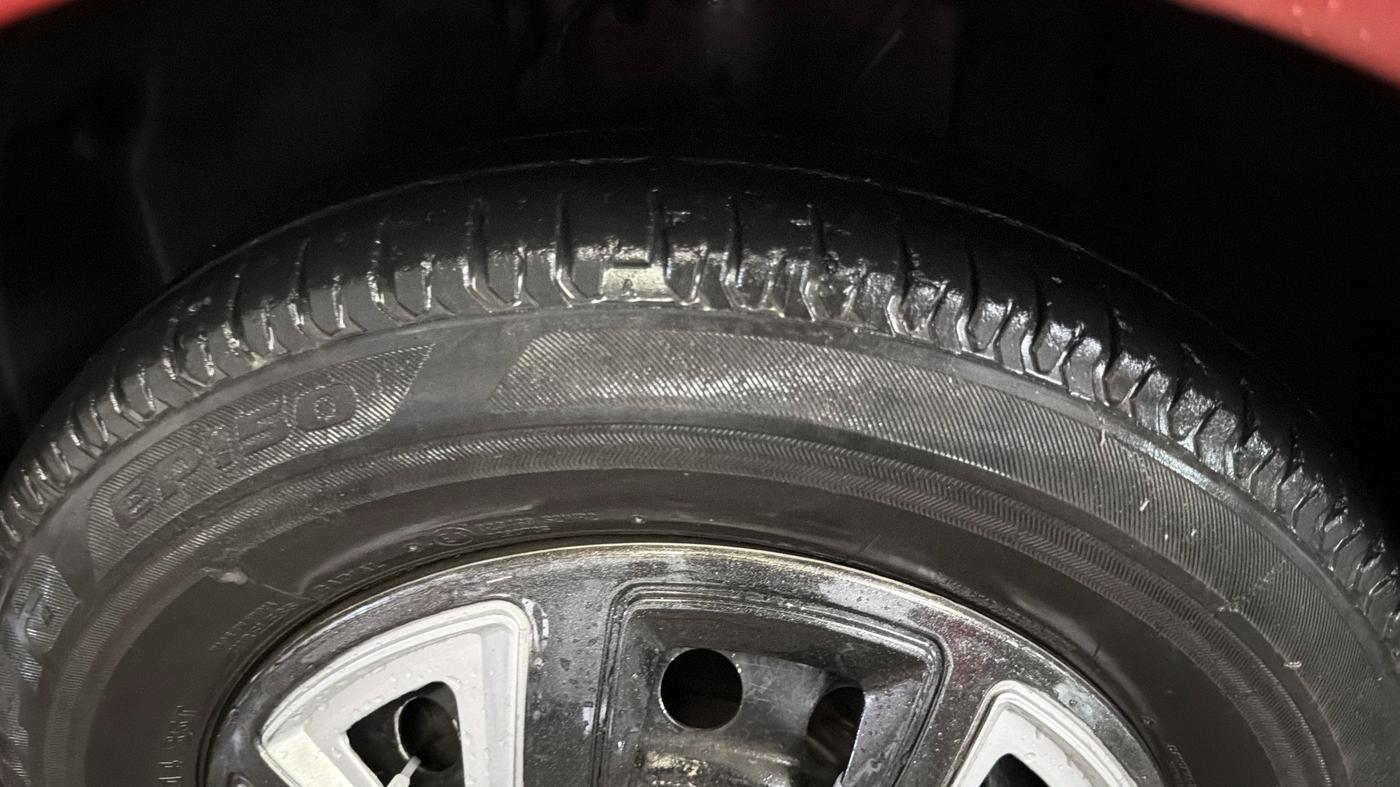 2020 Tata ALTROZ XE PETROL, CNG, Manual, 46,574 km, Left Front Tyre Tread