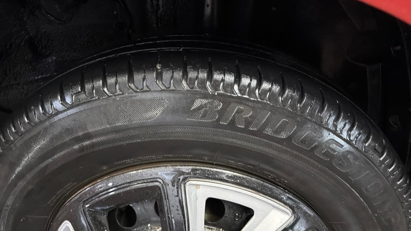 2020 Tata ALTROZ XE PETROL, CNG, Manual, 46,574 km, Left Rear Tyre Tread