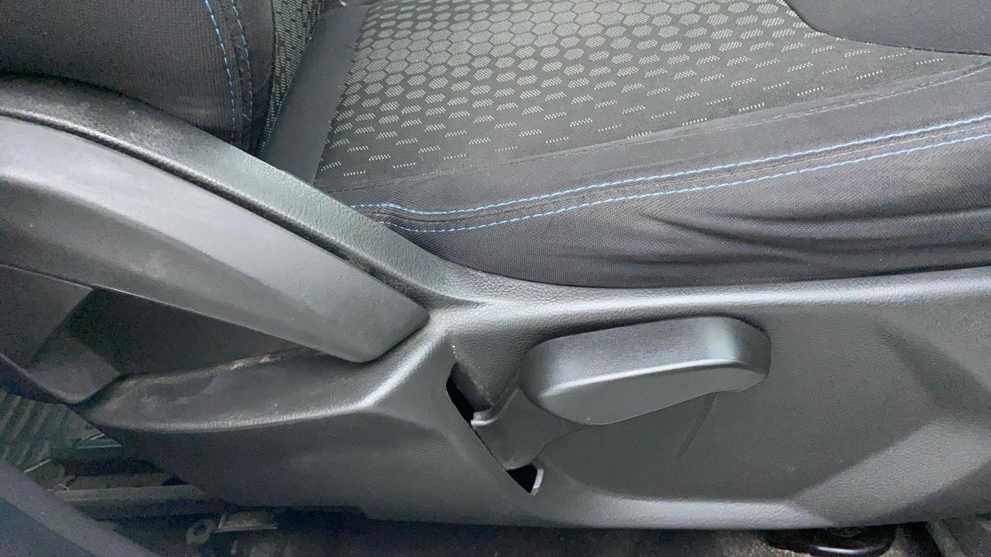2019 Ford New Figo TITANIUM BLU 1.5 DIESEL, Diesel, Manual, 36,020 km, Driver Side Adjustment Panel