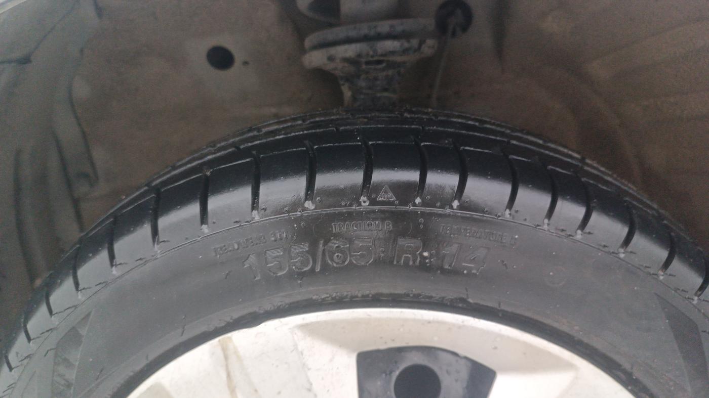 2018 Maruti Wagon R 1.0 VXI AMT, Petrol, Automatic, 43,659 km, Left Front Tyre Tread