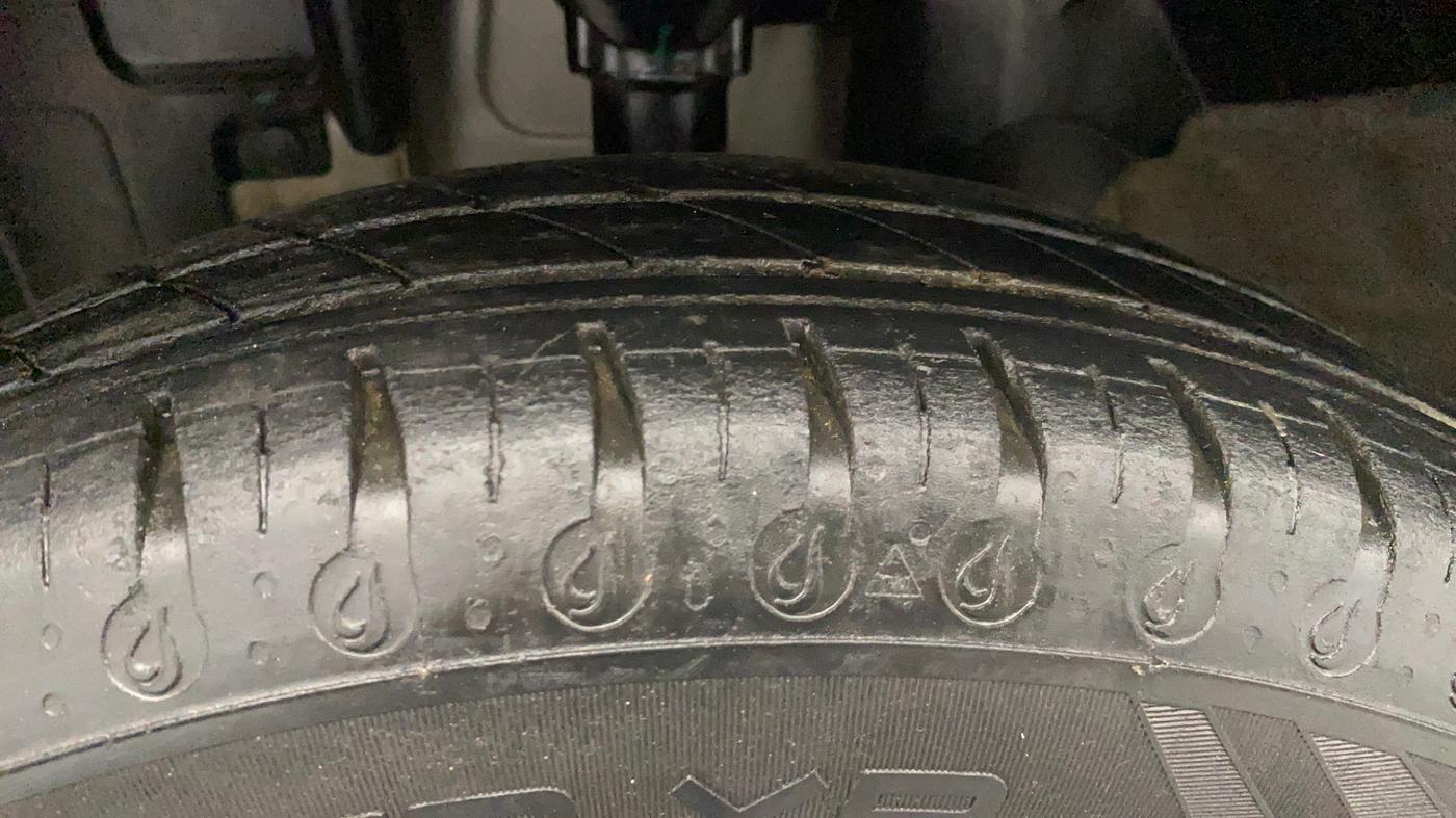 2022 Renault Kwid RXT 1.0 AMT, Petrol, Automatic, 49,984 km, Left Front Tyre Tread