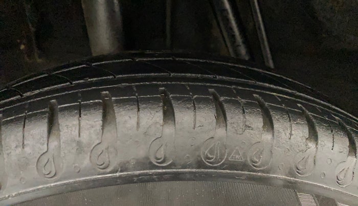 2022 Renault Kwid RXL 1.0 AMT, Petrol, Automatic, 49,984 km, Right Rear Tyre Tread