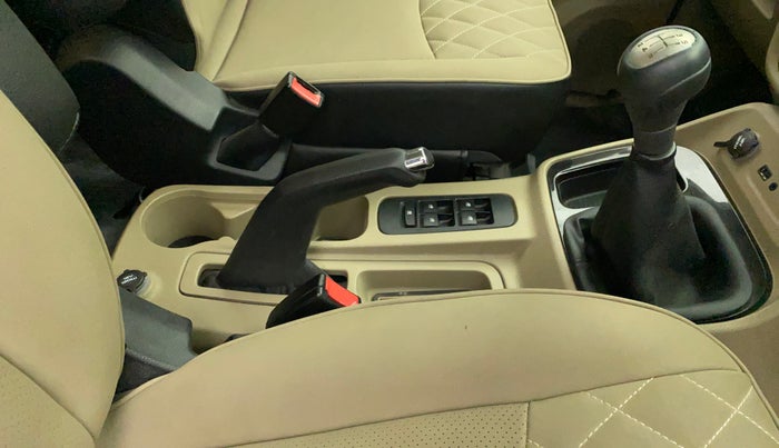 2017 Mahindra TUV300 T10, Diesel, Manual, 40,561 km, Gear Lever