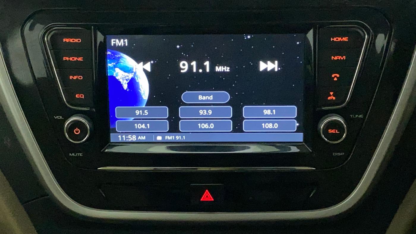 2017 Mahindra TUV300 T10, Diesel, Manual, 40,561 km, Infotainment System