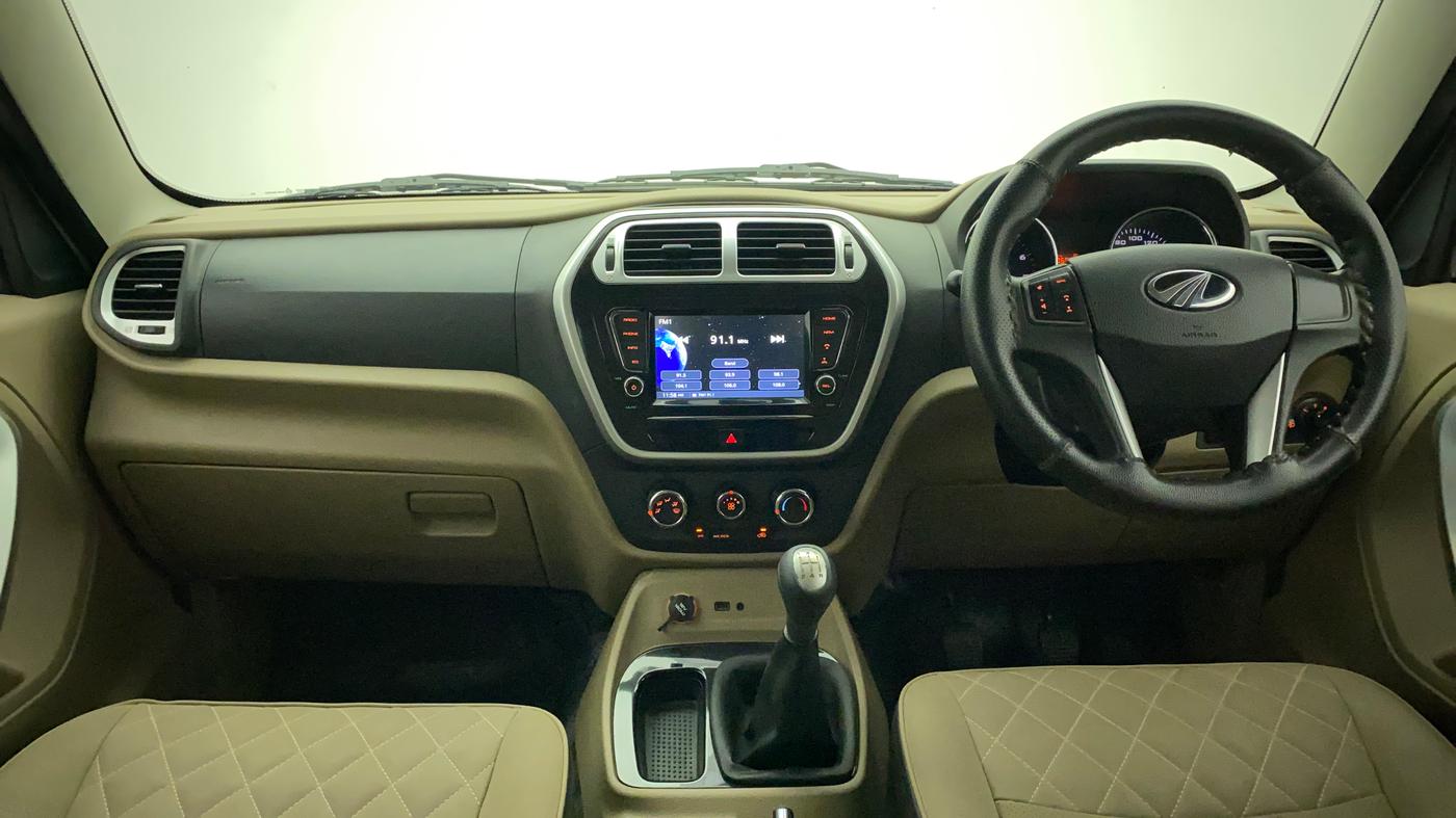 2017 Mahindra TUV300 T10, Diesel, Manual, 40,561 km, Dashboard