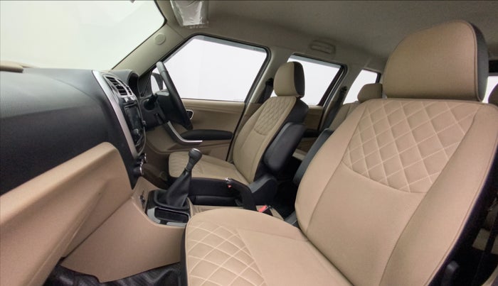 2017 Mahindra TUV300 T10, Diesel, Manual, 40,561 km, Right Side Front Door Cabin