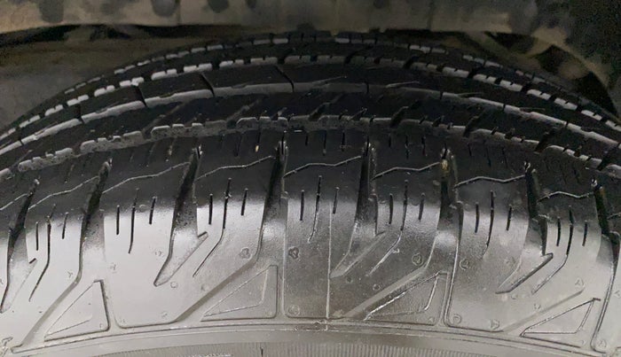 2017 Mahindra TUV300 T10, Diesel, Manual, 40,561 km, Left Rear Tyre Tread