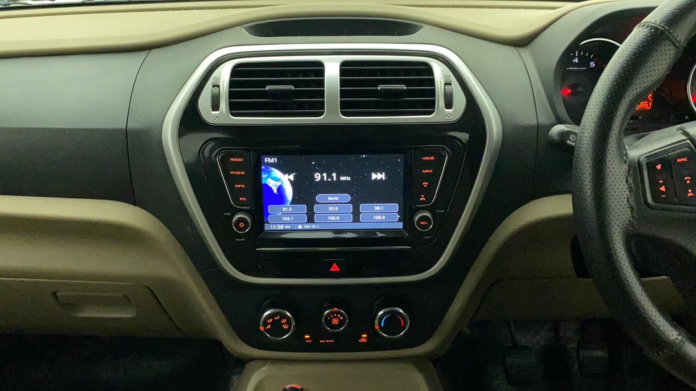 2017 Mahindra TUV300 T10, Diesel, Manual, 40,561 km, Air Conditioner