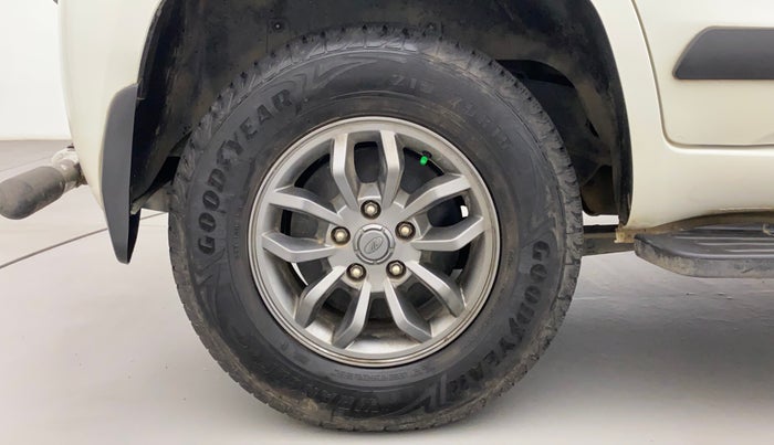 2017 Mahindra TUV300 T10, Diesel, Manual, 40,561 km, Right Rear Wheel