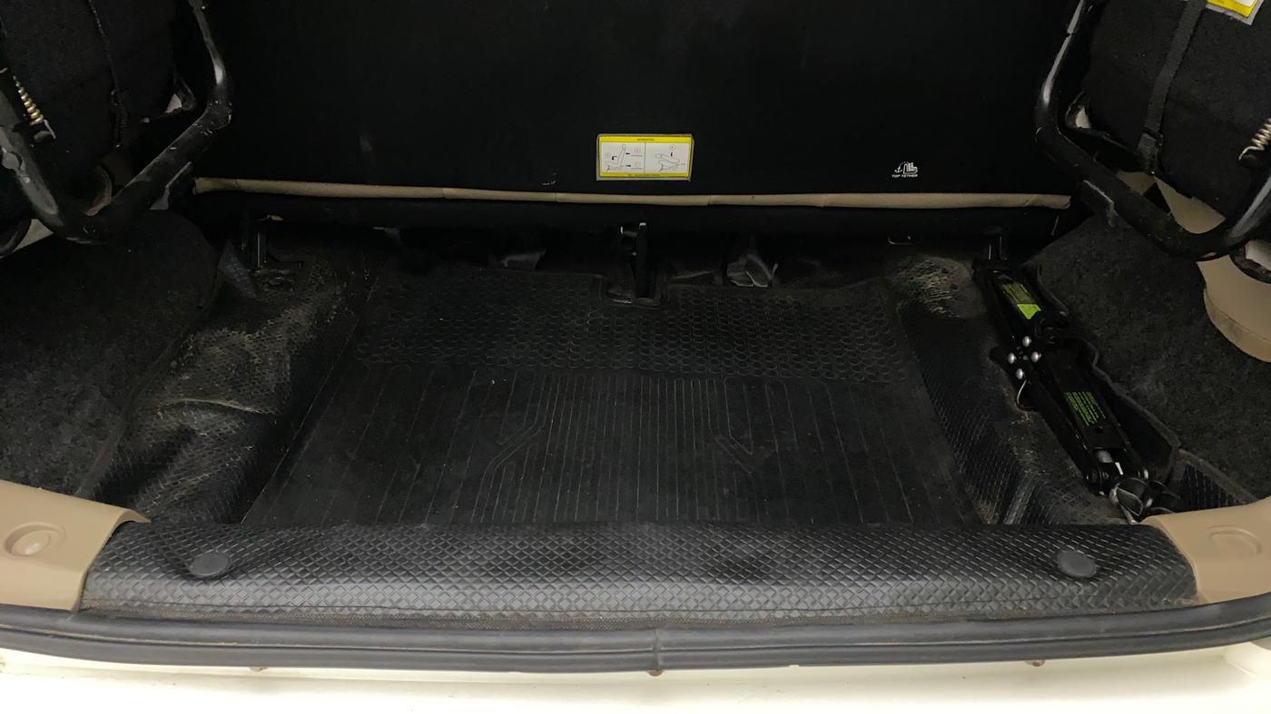2017 Mahindra TUV300 T10, Diesel, Manual, 40,561 km, Boot Inside