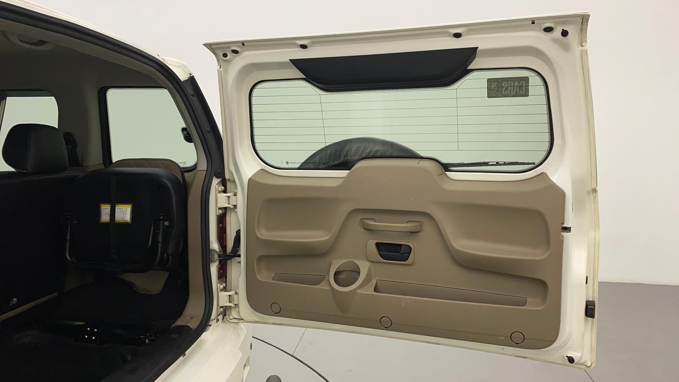 2017 Mahindra TUV300 T10, Diesel, Manual, 40,561 km, Boot Door Open