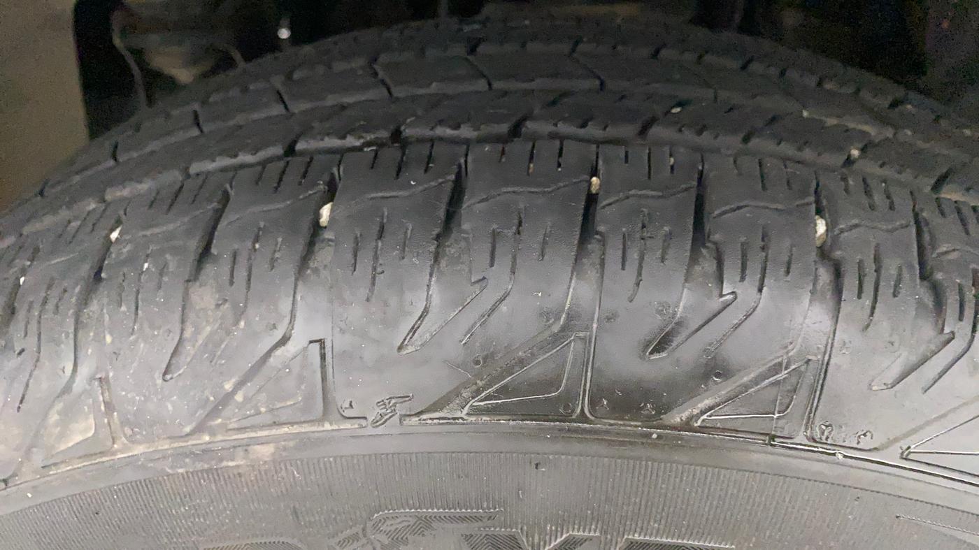 2017 Mahindra TUV300 T10, Diesel, Manual, 40,561 km, Left Front Tyre Tread
