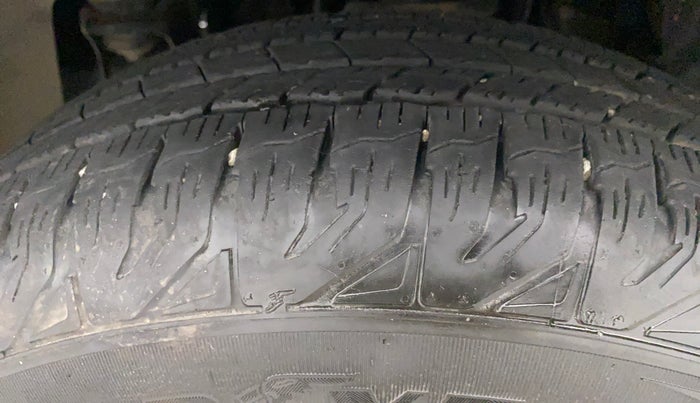 2017 Mahindra TUV300 T10, Diesel, Manual, 40,561 km, Left Front Tyre Tread