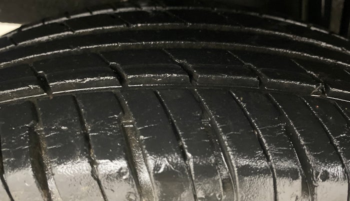 2017 Renault Kwid RXT 1.0, Petrol, Manual, 39,855 km, Right Rear Tyre Tread