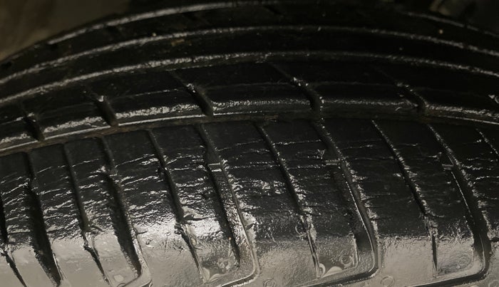 2017 Renault Kwid RXT 1.0, Petrol, Manual, 39,855 km, Right Front Tyre Tread