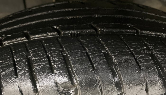 2017 Renault Kwid RXT 1.0, Petrol, Manual, 39,855 km, Left Front Tyre Tread