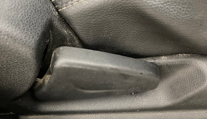 2017 Renault Kwid RXT 1.0, Petrol, Manual, 39,855 km, Driver Side Adjustment Panel