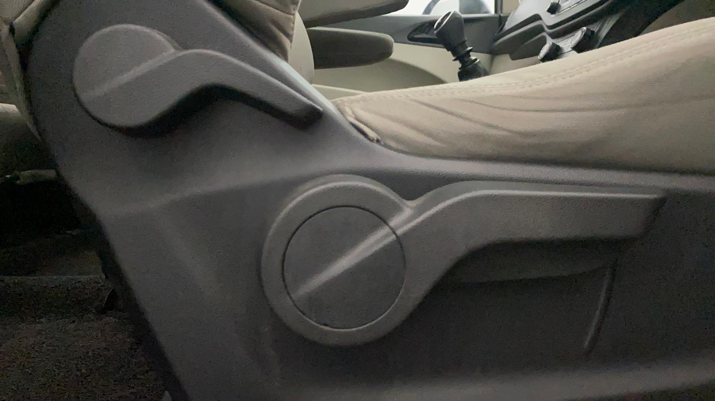 2020 Mahindra MARAZZO M2 8 STR, Diesel, Manual, 56,727 km, Driver Side Adjustment Panel