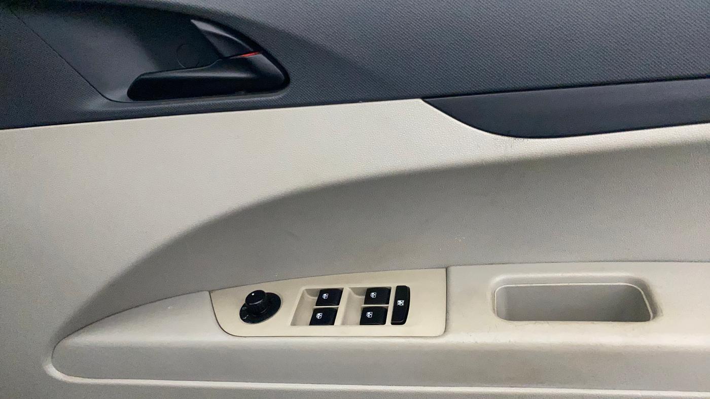 2020 Mahindra MARAZZO M2 8 STR, Diesel, Manual, 56,727 km, Driver Side Door Panels Control