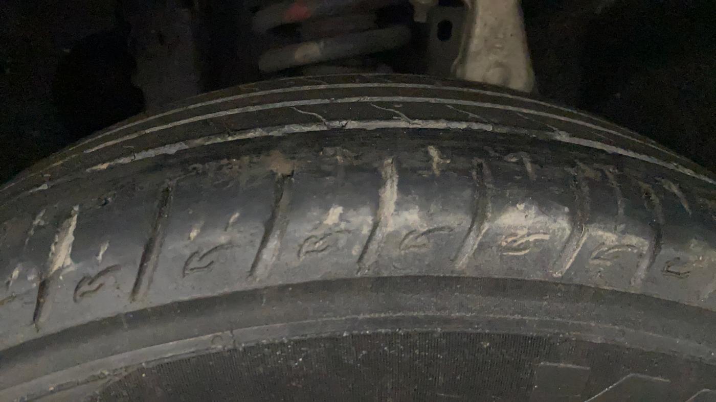 2020 Mahindra MARAZZO M2 8 STR, Diesel, Manual, 56,727 km, Left Front Tyre Tread