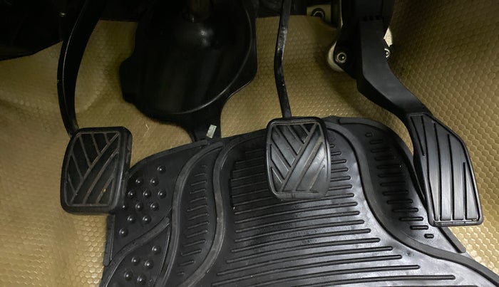 2010 Maruti Swift VXI, Petrol, Manual, 97,645 km, Pedals