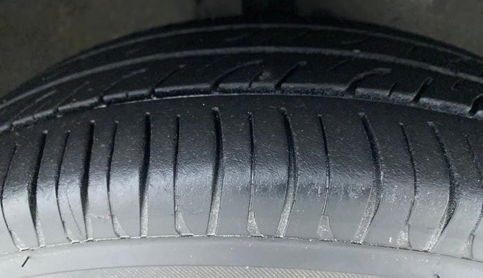2010 Maruti Swift VXI, Petrol, Manual, 97,645 km, Right Front Tyre Tread