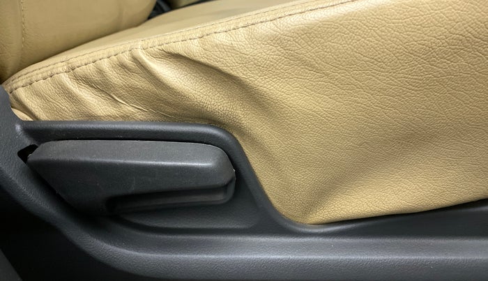 2010 Maruti Swift VXI, Petrol, Manual, 97,645 km, Driver Side Adjustment Panel