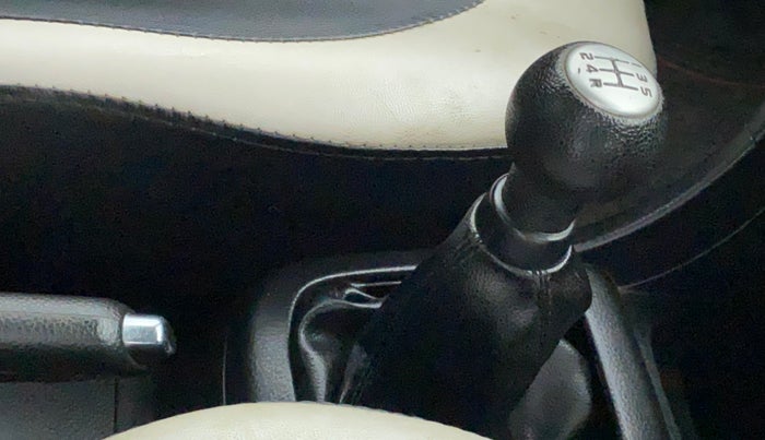 2017 Maruti Swift VXI O, Petrol, Manual, 48,030 km, Gear Lever