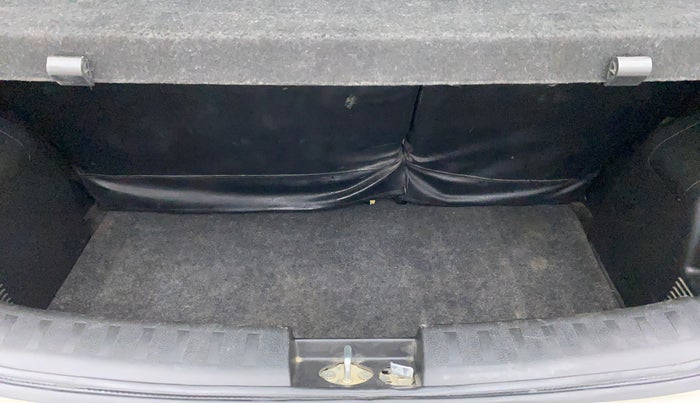2017 Maruti Swift VXI O, Petrol, Manual, 48,030 km, Boot Inside