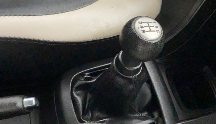 2017 Maruti Swift VXI O, Petrol, Manual, 48,030 km, Gear lever - Boot cover slightly torn