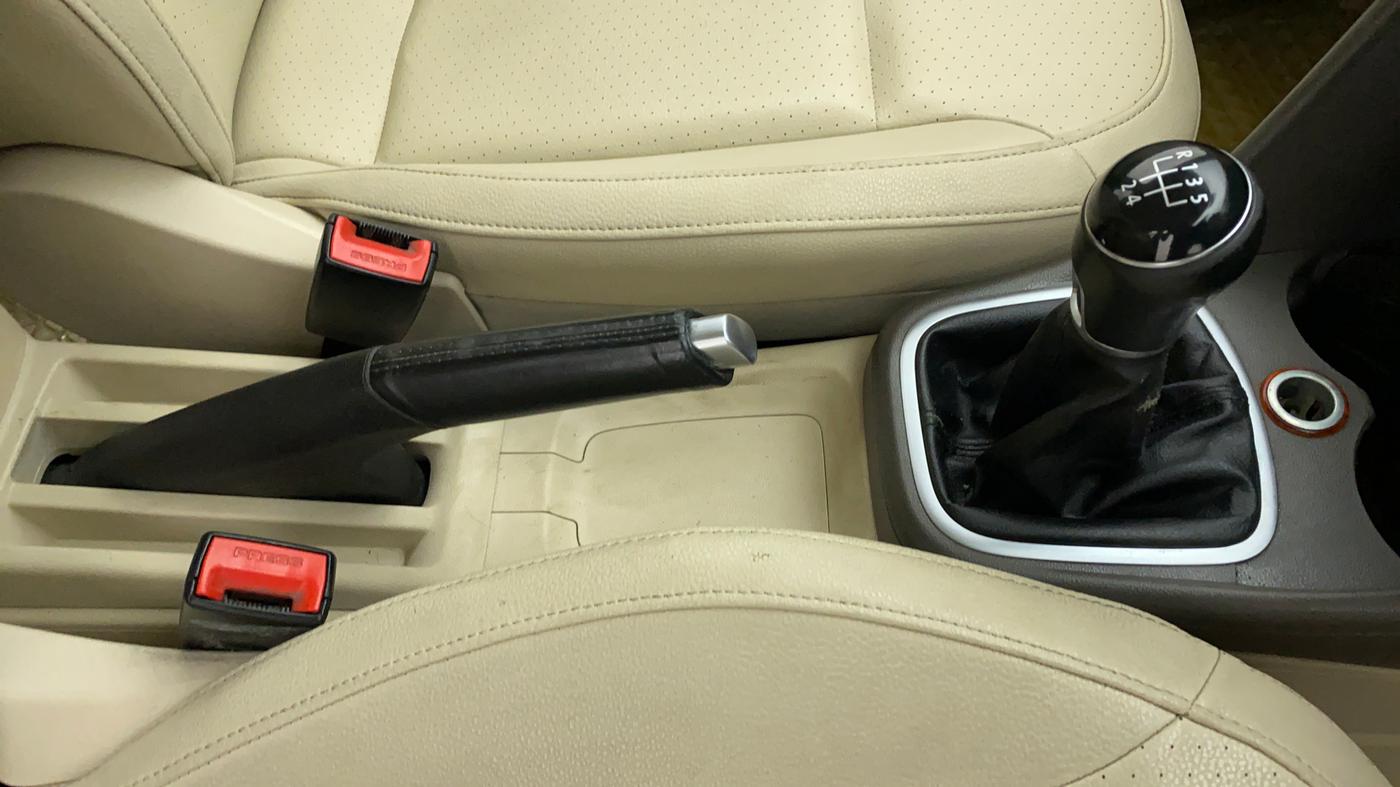 2013 Volkswagen Vento HIGHLINE PETROL, Petrol, Manual, 77,461 km, Gear Lever